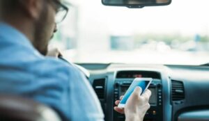 Deudores alimentarios en Veracruz no podrán tramitar licencia de conducir ni volverse a casar por el civil