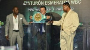 WBC alista reconocimiento especial para la revancha entre Mayweather y Pacquiao
