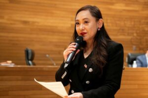Alcaldesa de California se declara culpable de ser agente bajo las órdenes de China