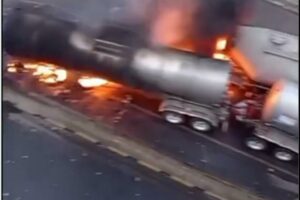 Tráiler arde en la Chamapa-Lechería y provoca caos vial; miles quedan varados