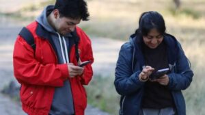 México supera los 104 millones de usuarios de internet, pero la brecha digital persiste