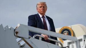 Donald Trump amenaza con terminar las negociaciones si Irán cobra peajes en el estrecho de Ormuz