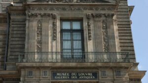 El Louvre reabre galería donde robaron las Joyas de la Corona: «Es más interesante visitarlo»