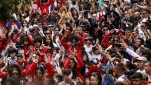 Un ‘Thriller’ en CdMx: fanáticos se reúnen para conmemorar a Michael Jackson en el Monumento a la Revolución
