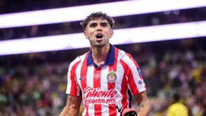 Ricardo Marín evita que Chivas extrañe a la ‘Hormiga’ González